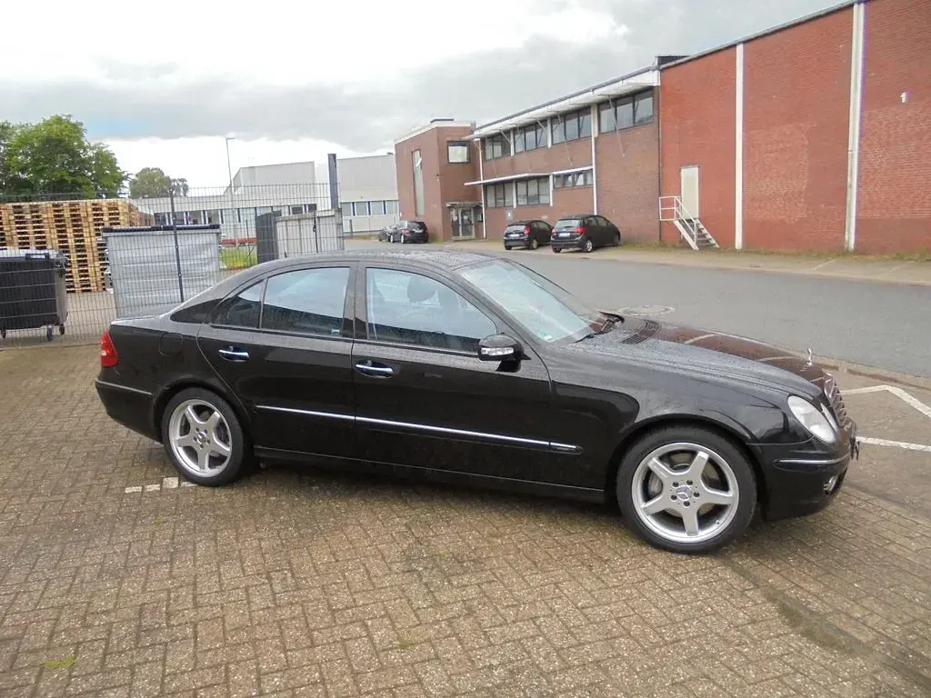 Gebraucht Mercedes E500 AMG 306 PS (225 kW) 2006 Schwarz Limousine