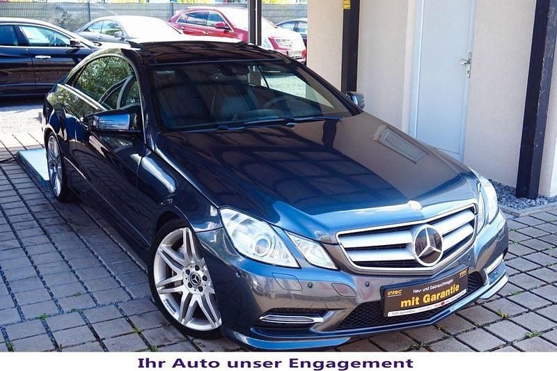 Grau Gebraucht 2013 Mercedes E500 AMG line Coupé | 22.850 € (Superpreis) - Bild 1/4