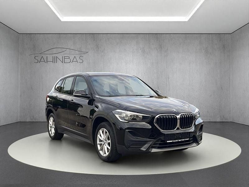Schwarz Gebraucht 2021 BMW X1 Advantage SUV | 15.990 € (Superpreis) - Bild 1/4