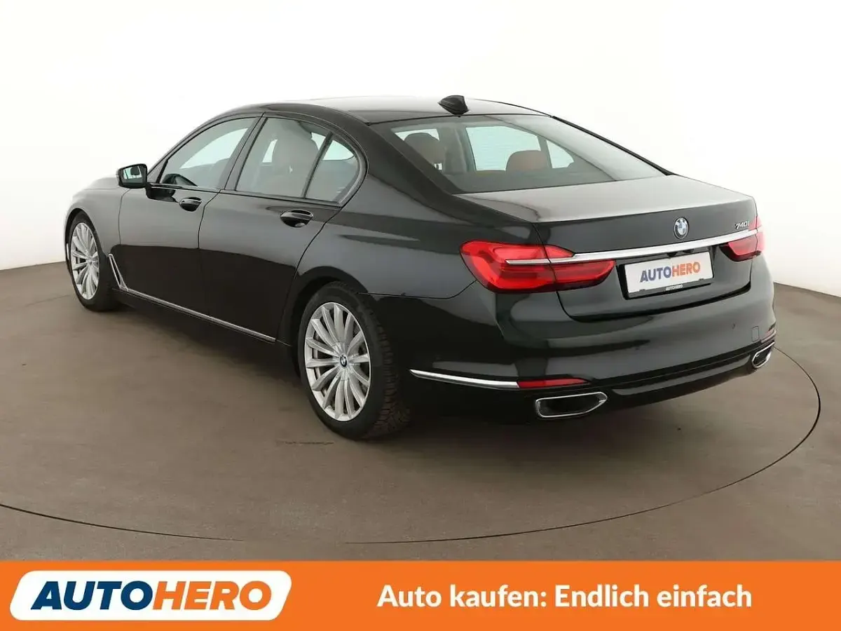 Gebraucht BMW 740 326 PS (239 kW) 2018 Saphirschwarz Limousine