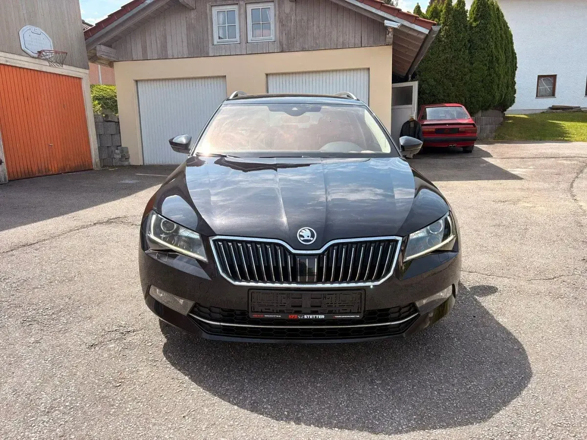 Gebraucht Skoda Superb LAURIN & KLEMENT 190 PS (139 kW) 2016 Schwarz Kombi