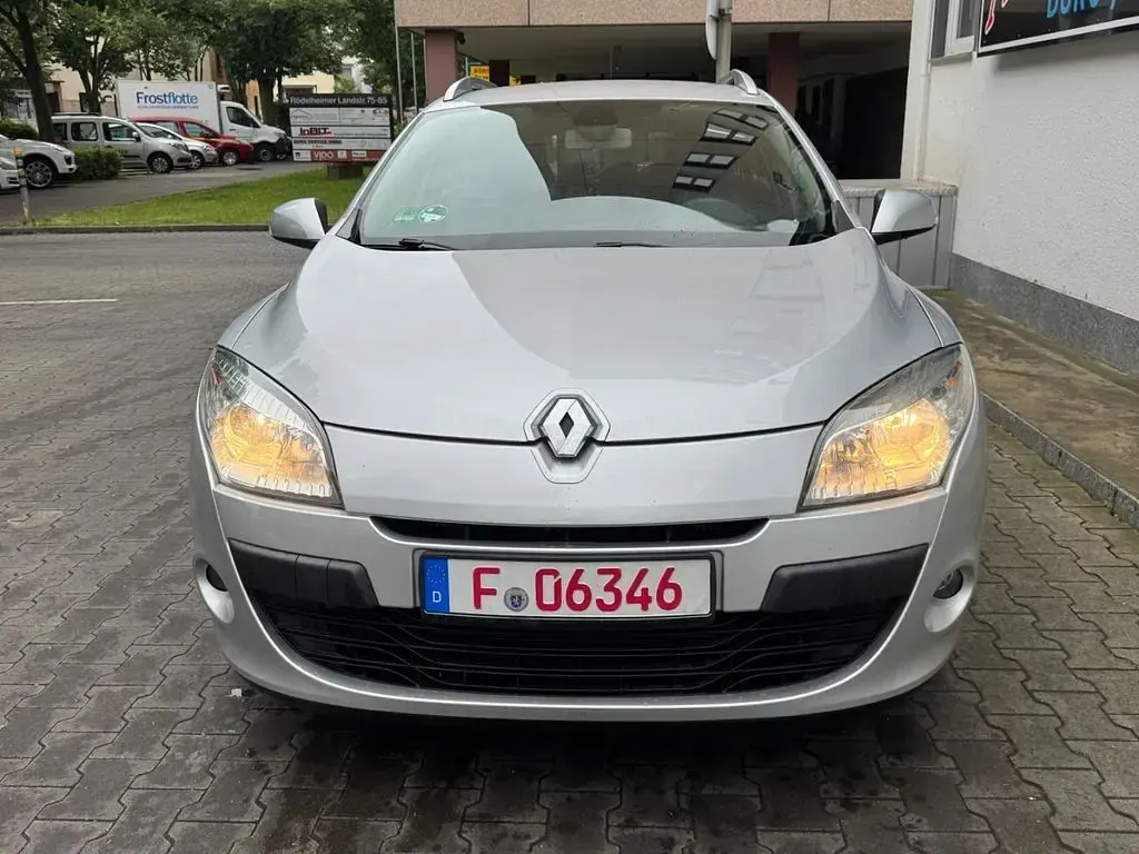 Używany Renault Mégane Expression 106 KM (77 kW) 2010 Szary Sedan/Limuzyna