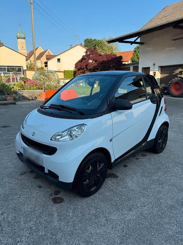 Weiß Gebraucht 2011 Smart ForTwo Coupé Kleinwagen | 3.790 € (Fairer Preis) - Bild 1/4
