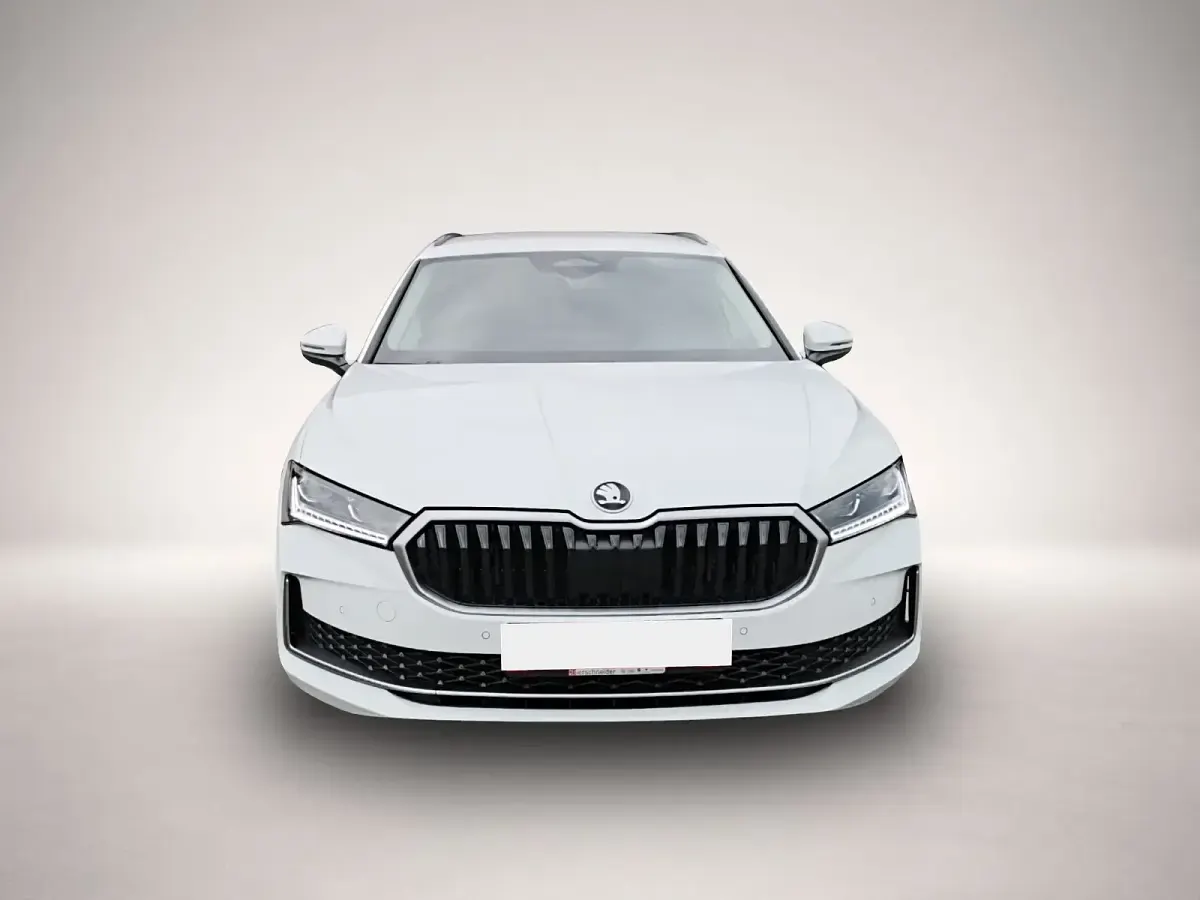 Gebraucht Skoda Superb Selection 150 PS (110 kW) 2025 Weiß Kombi