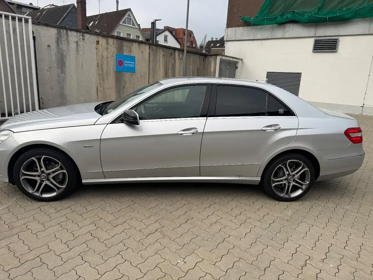 Second-hand Mercedes E220 170 CP (125 kW) 2011 Gri Berlinǎ