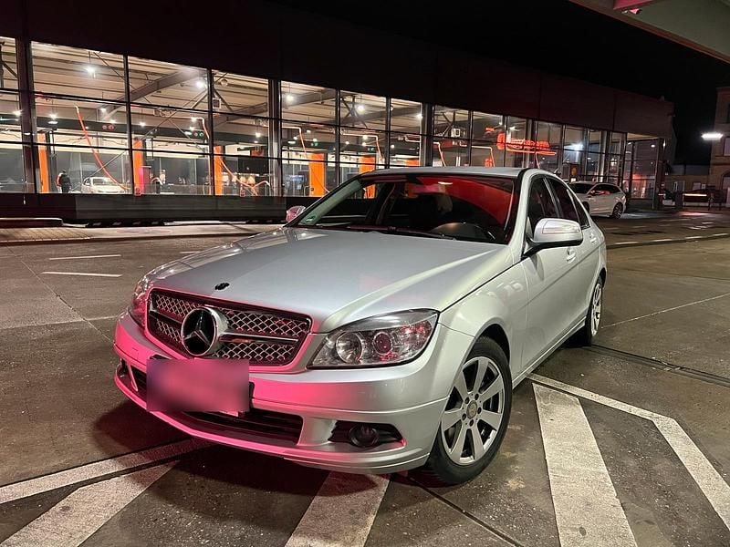 Silber Gebraucht 2008 Mercedes C220 Limousine | 7.400 € (Etwas zu teuer) - Bild 1/4