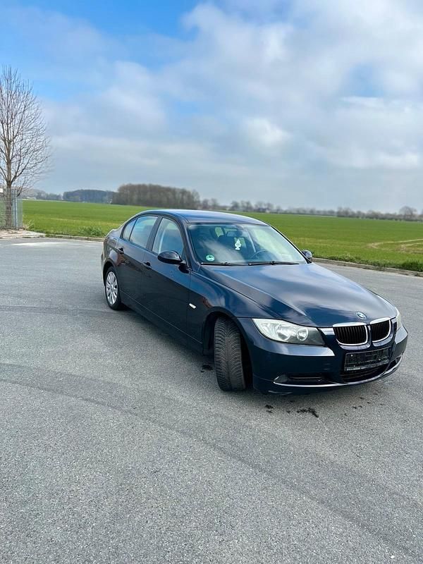 Gebraucht BMW 320 170 PS (125 kW) 2008 Blau Limousine
