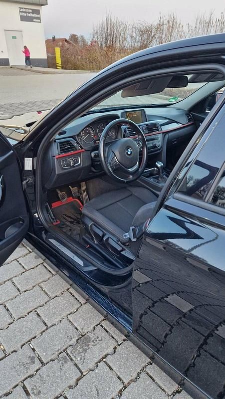 Gebraucht BMW 318 143 PS (105 kW) 2012 Schwarz Limousine