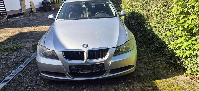 Gebraucht BMW 318 129 PS (94 kW) 2006 Silber Limousine