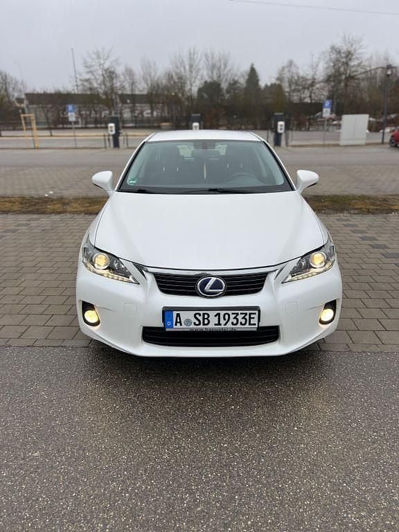 Gebraucht Lexus CT200h Dynamic Line 99 PS (72 kW) 2011 Weiß Limousine