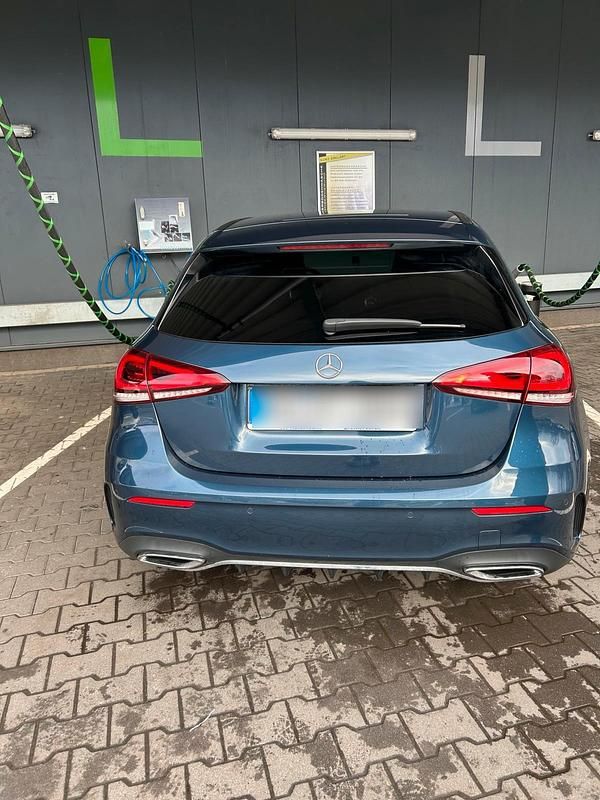 Gebraucht Mercedes A250 AMG line 224 PS (164 kW) 2020 Blau Kleinwagen