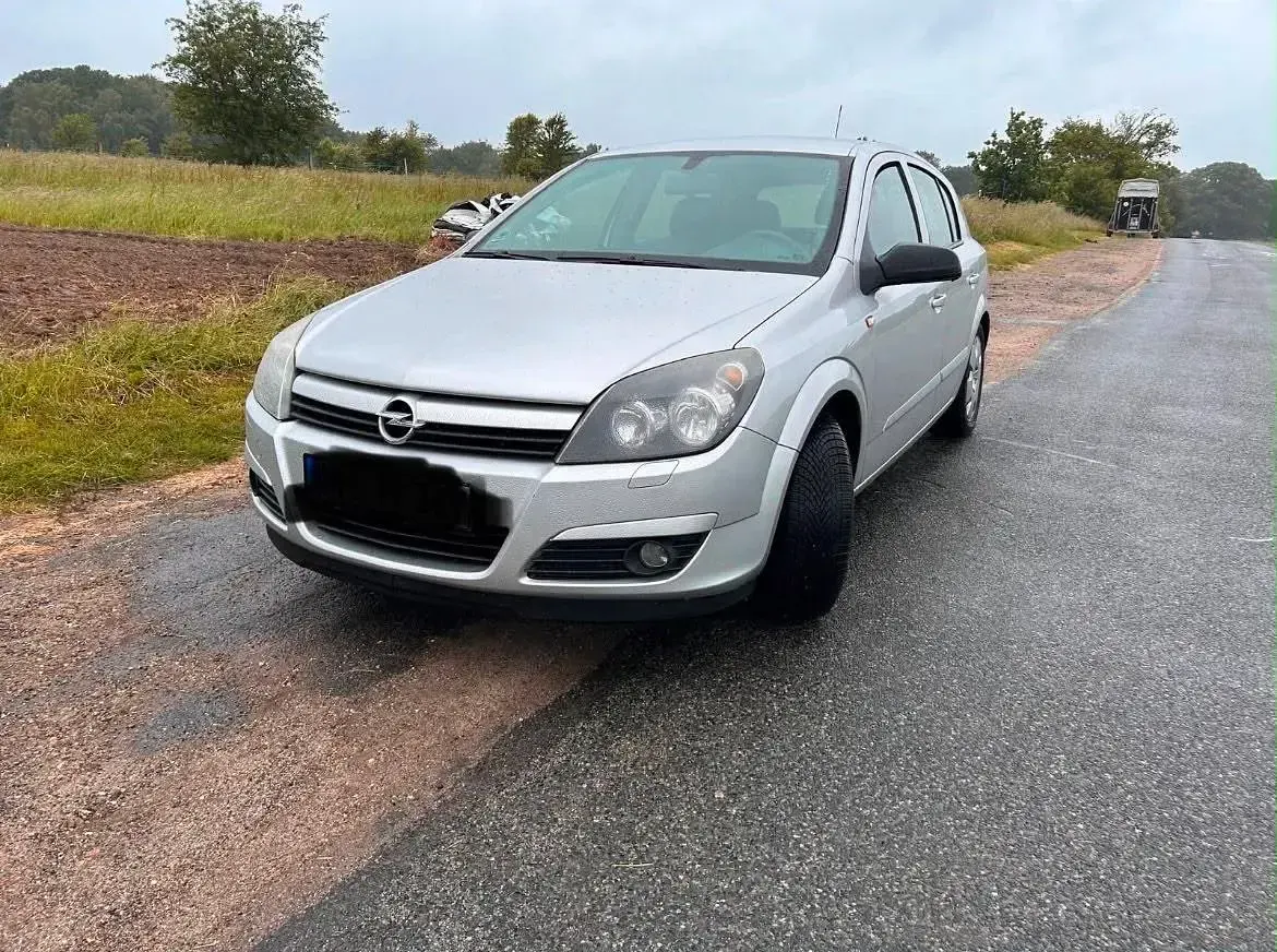 Gebraucht Opel Astra 90 PS (66 kW) 2005 Silber Limousine