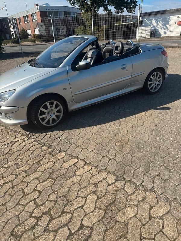 Grau Gebraucht 2003 Peugeot 206 CC Cabrio | 799 € - Bild 1/4