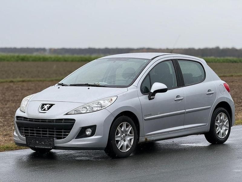 Silber Gebraucht 2011 Peugeot 207 Limousine | 1.990 € (Guter Preis) - Bild 1/4