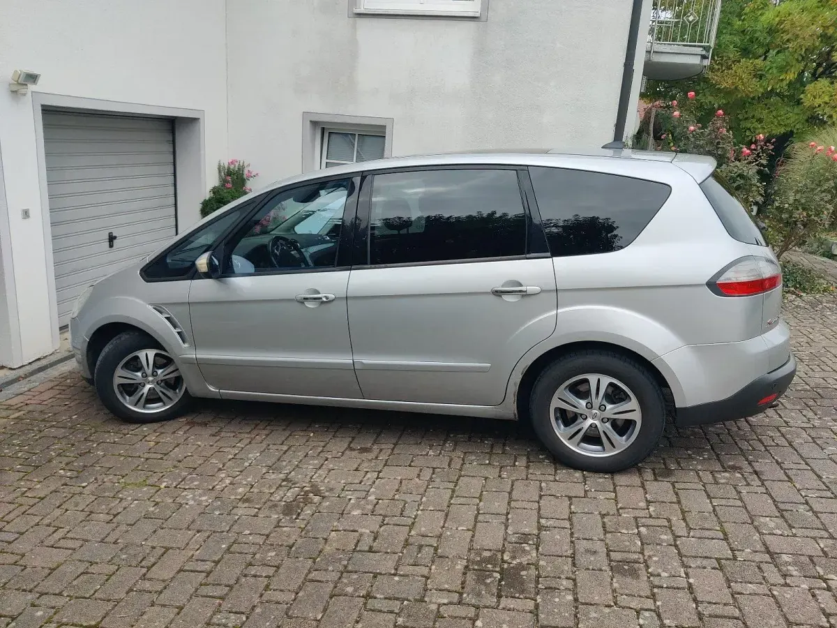 Gebraucht Ford S-MAX Titanium 140 PS (102 kW) 2008 Silber Van / Kleinbus