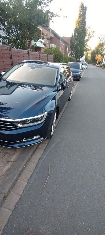 Blau Gebraucht 2015 VW Passat Highline Kombi | 14.750 € (Fairer Preis) - Bild 1/4