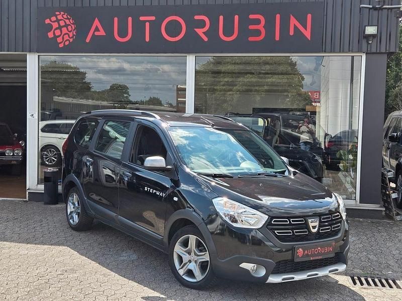 Schwarz Gebraucht 2019 Dacia Lodgy Stepway Van / Kleinbus | 14.900 € (Teuer) - Bild 1/4