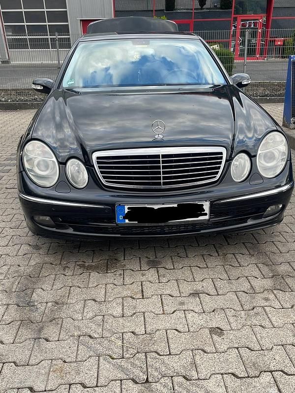Schwarz Gebraucht 2004 Mercedes E320 Limousine | 2.800 € (Guter Preis) - Bild 1/4