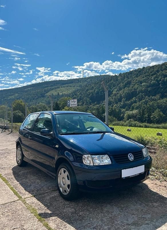 Blau Gebraucht 2000 VW Polo Kleinwagen | 2.250 € - Bild 1/4