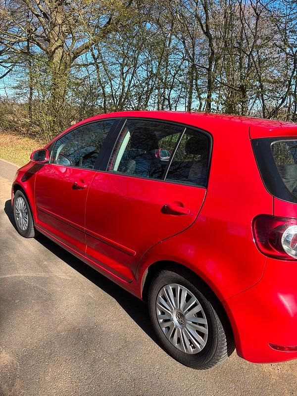 Second-hand VW Golf VI 80 CP (58 kW) 2010 Roșu Hatchback