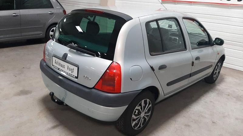 Brugt Renault Clio II 75 HK (55 kW) 1999 Sølv Sedan