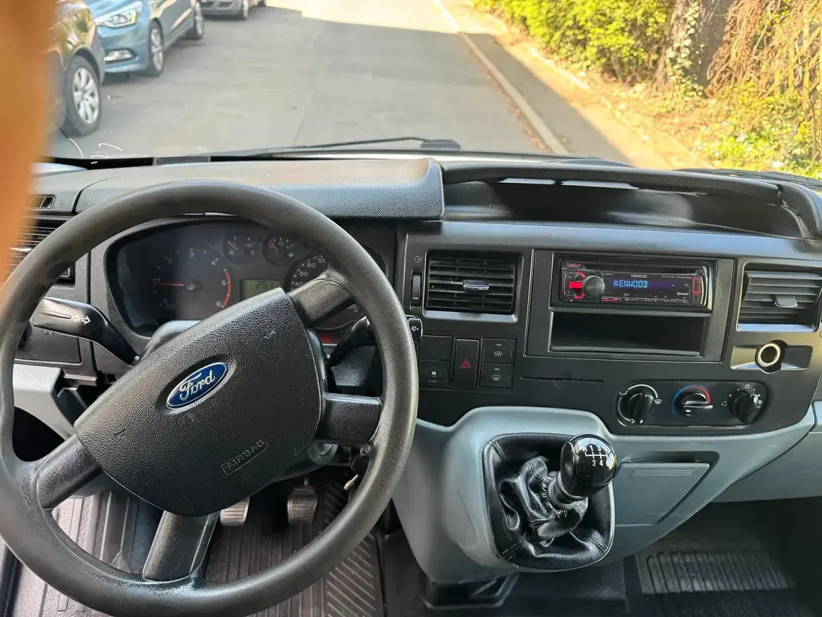 Second-hand Ford Transit 101 CP (74 kW) 2013 Alb Monovolum