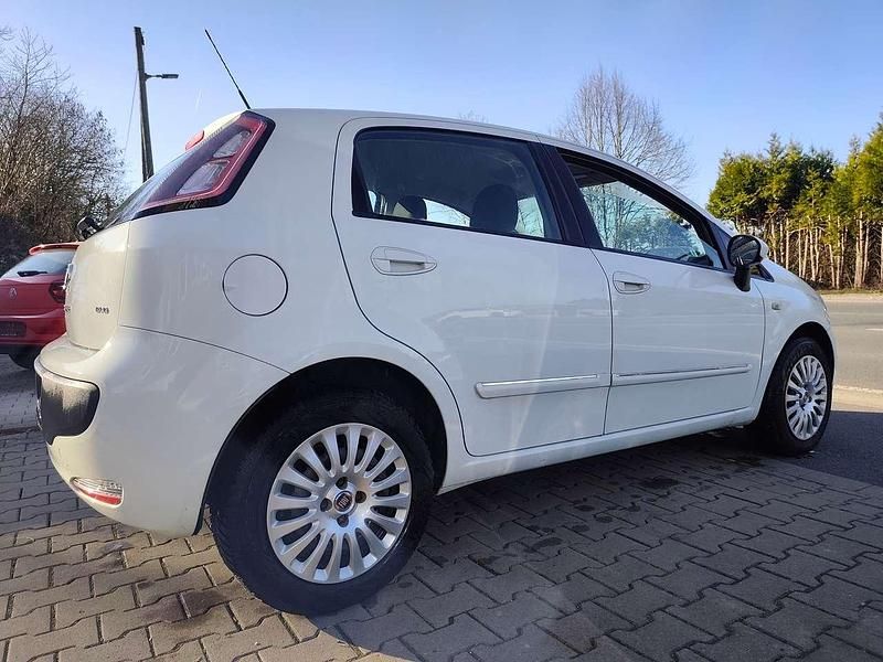 Gebraucht Fiat Punto Dynamic 77 PS (56 kW) 2010 Weiss Kleinwagen