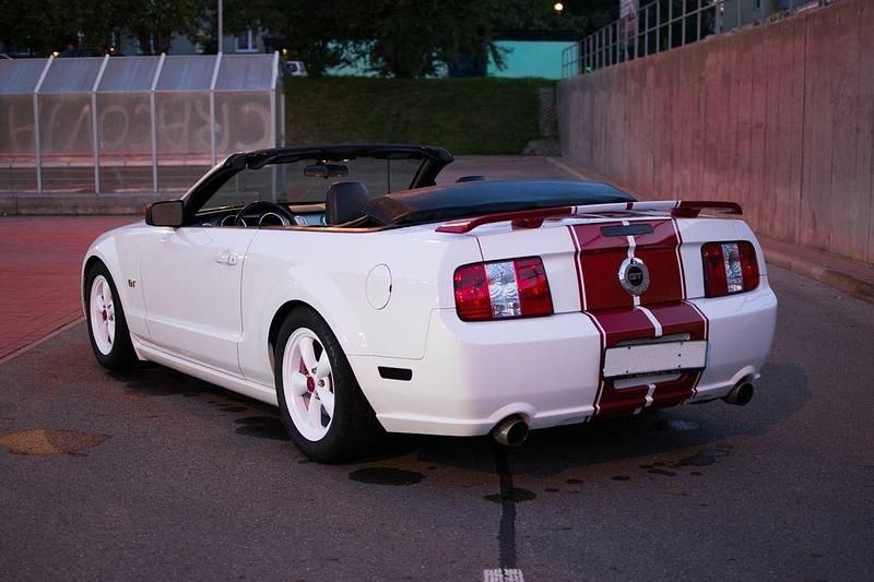 Gebraucht Ford Mustang GT 305 PS (224 kW) 2005 Weiß Cabrio