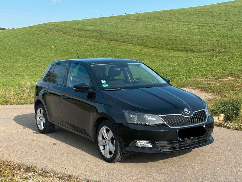Schwarz Gebraucht 2017 Skoda Fabia Style Kleinwagen | 11.499 € (Fairer Preis) - Bild 1/4