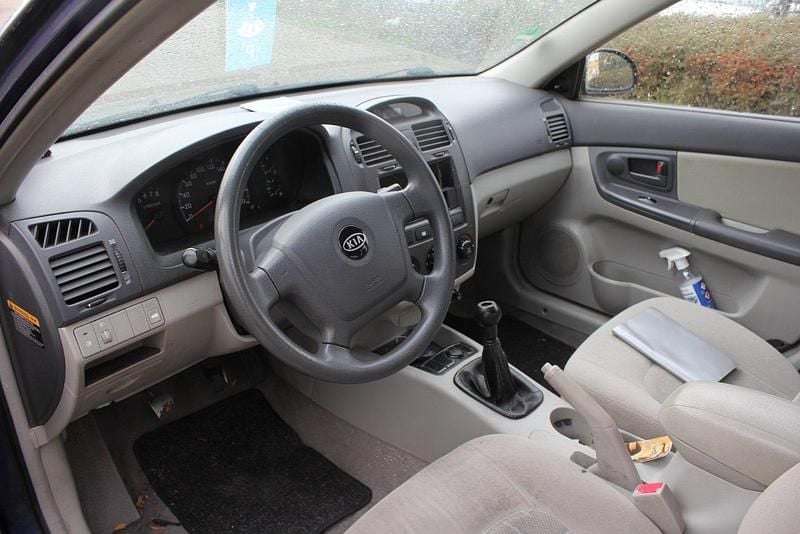 Gebraucht Kia Cerato 105 PS (77 kW) 2005 Blau Limousine