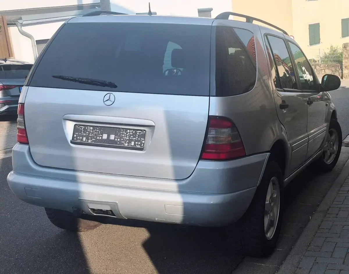 Gebraucht Mercedes ML320 218 PS (160 kW) 2000 Silber SUV