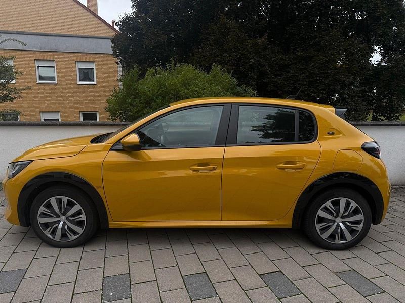 Gelb Gebraucht 2020 Peugeot e-208 Active Kleinwagen | 12.000 € (Guter Preis) - Bild 1/4