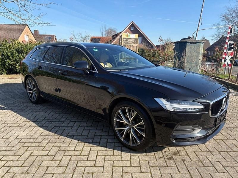 Second-hand Volvo V90 Momentum 254 CP (186 kW) 2017 Negru Break