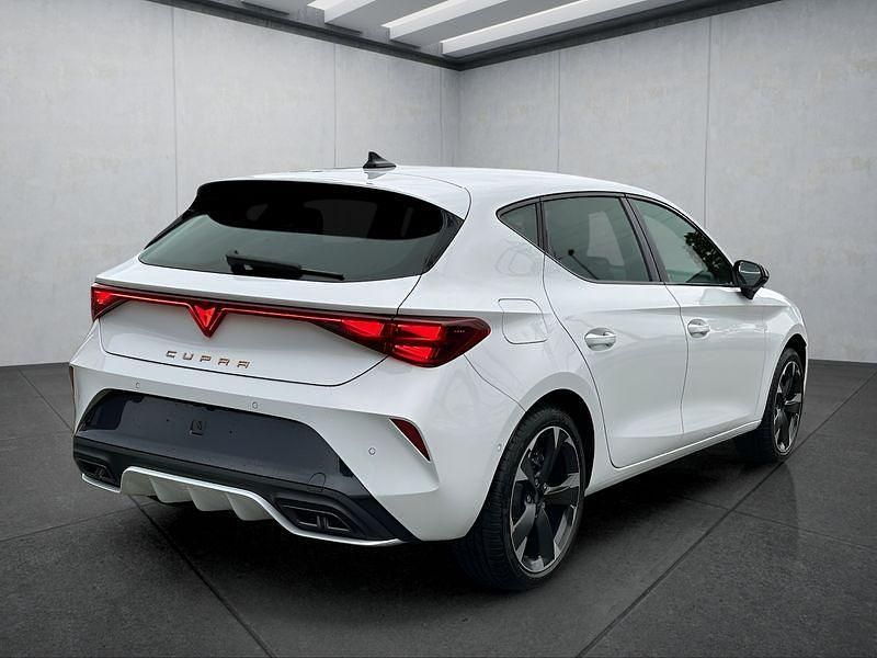 Neu Cupra Leon 150 PS (110 kW) 2025 Weiß Kleinwagen