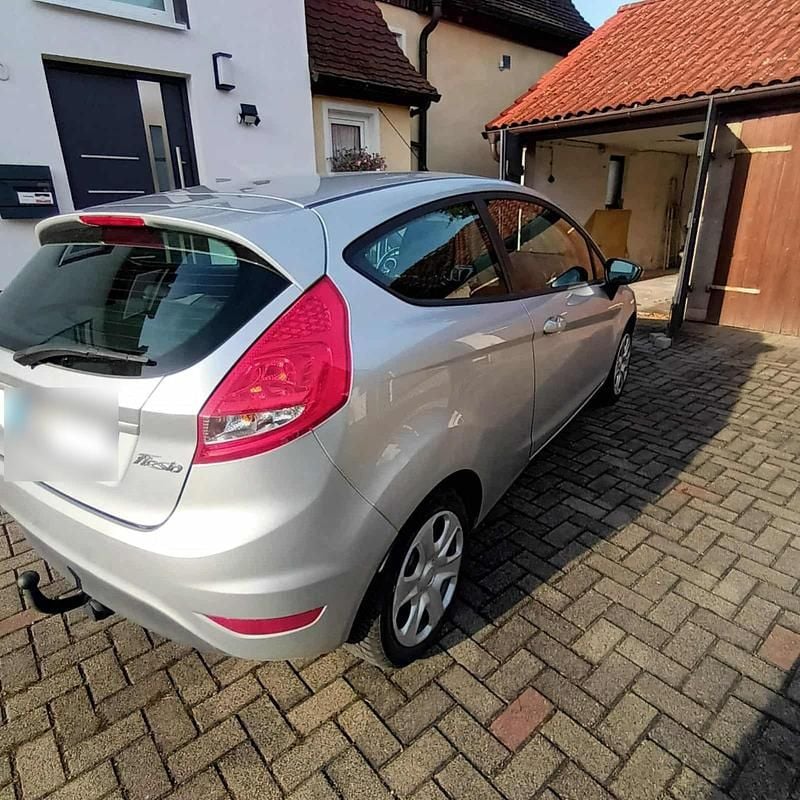 Gebraucht Ford Fiesta 82 PS (60 kW) 2012 Silber Kleinwagen