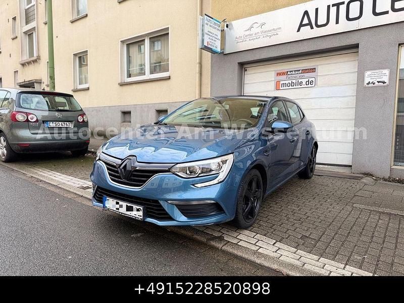Blau Gebraucht 2018 Renault Mégane IV Play Limousine | 8.390 € (Guter Preis) - Bild 1/4