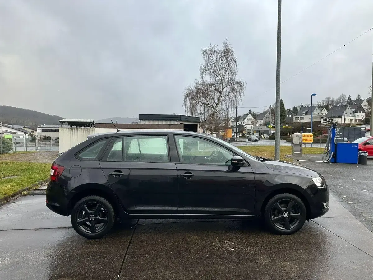 Gebraucht Skoda Rapid Active 95 PS (69 kW) 2018 Schwarz Kleinwagen
