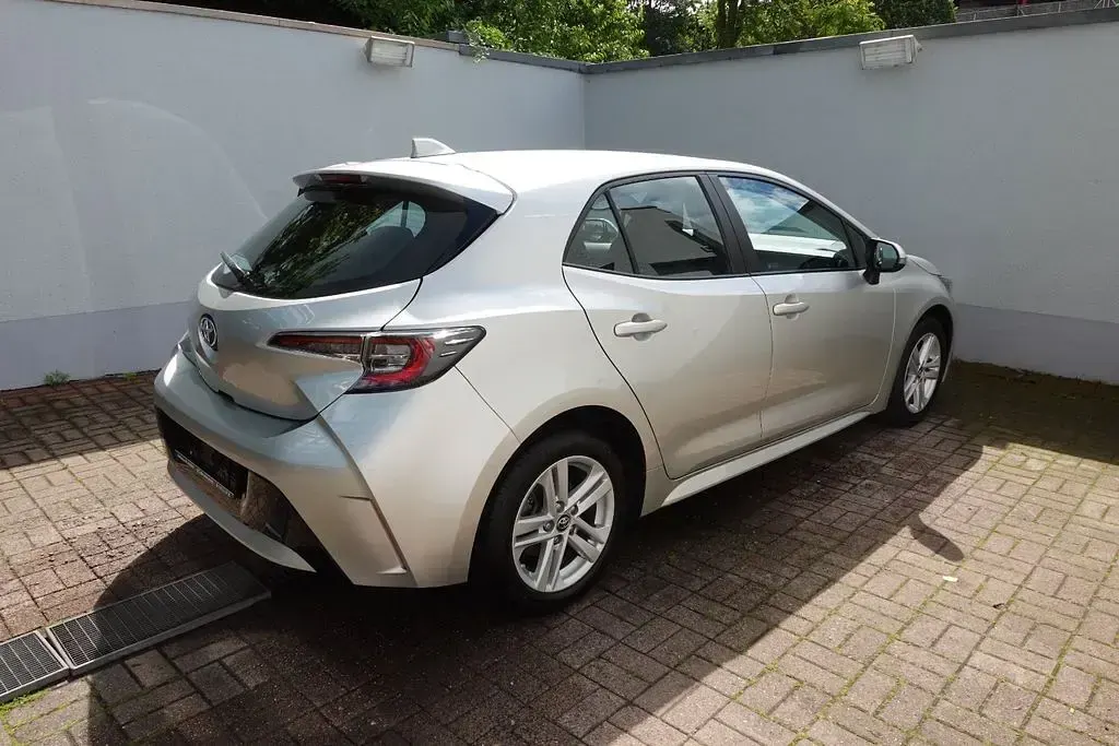 Gebraucht Toyota Corolla Comfort 116 PS (85 kW) 2019 Silber Limousine
