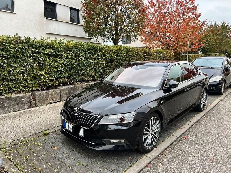 Schwarz Gebraucht 2016 Skoda Superb LAURIN & KLEMENT Limousine | 18.900 € (Fairer Preis) - Bild 1/4