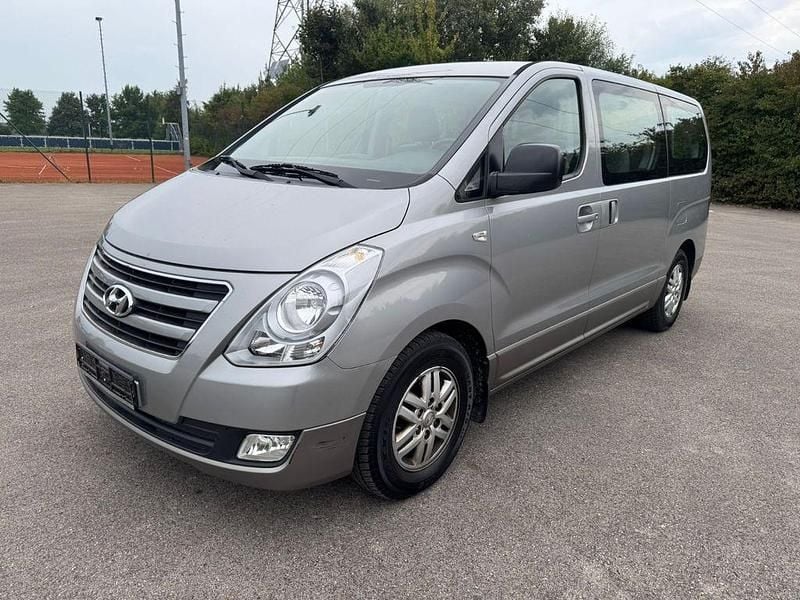 Grau Gebraucht 2017 Hyundai H-1 Van / Kleinbus | 19.900 € (Guter Preis) - Bild 1/4