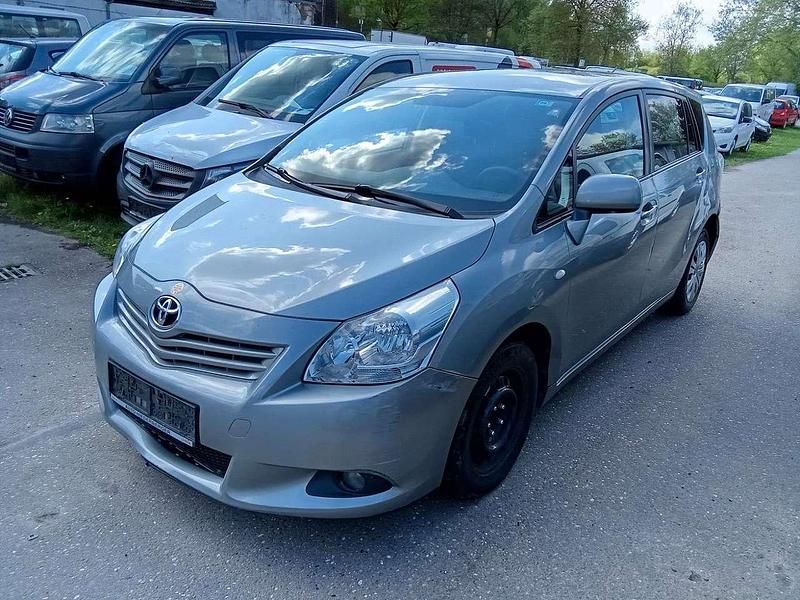 Gebraucht Toyota Verso Basis 126 PS (92 kW) 2012 Grey metallic Van / Kleinbus