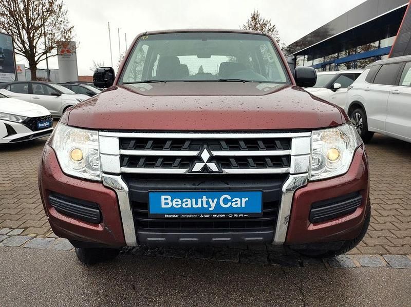 Gebraucht Mitsubishi Pajero Basis 190 PS (139 kW) 2018 Rot SUV