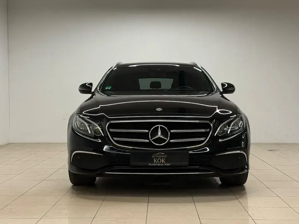 Gebraucht Mercedes E300 194 PS (142 kW) 2020 Schwarz Kombi