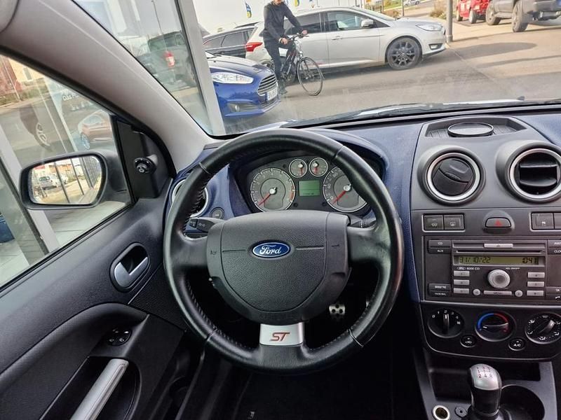 Blau Gebraucht 2006 Ford Fiesta ST Limousine | 3.000 € (Fairer Preis) - Bild 1/4
