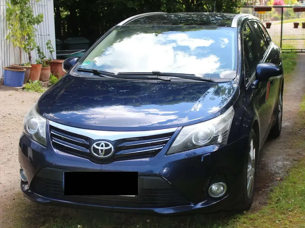 Gebraucht Toyota Avensis Executive 150 PS (110 kW) 2012 Blau Kombi