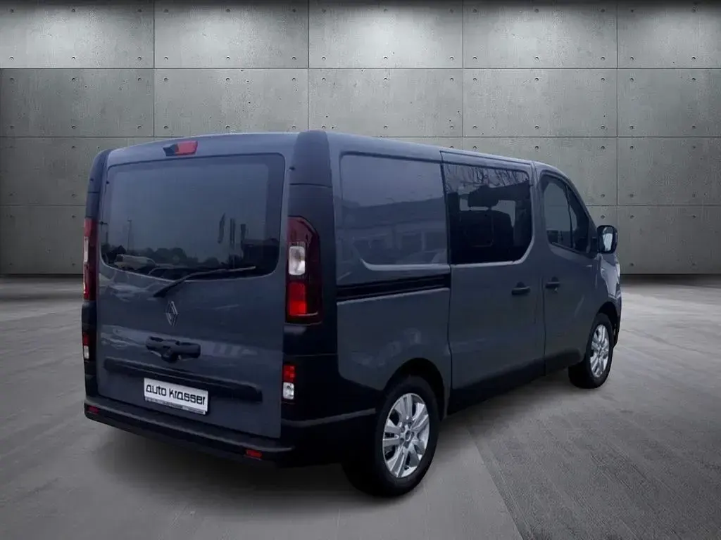 Gebraucht Renault Trafic Komfort 170 PS (125 kW) 2026 Grau Van / Kleinbus