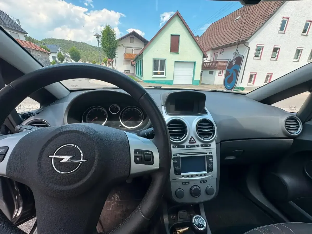Gebraucht Opel Corsa 85 PS (62 kW) 2012 Schwarz Kleinwagen