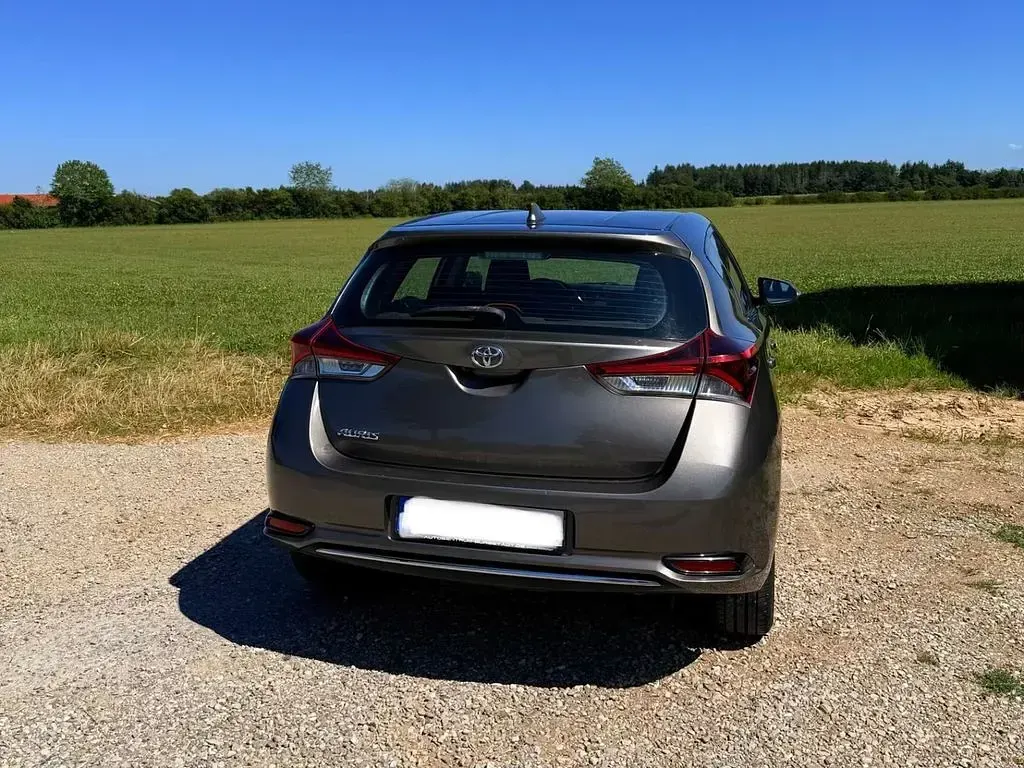 Gebraucht Toyota Auris Active 132 PS (97 kW) 2017 Grau Limousine