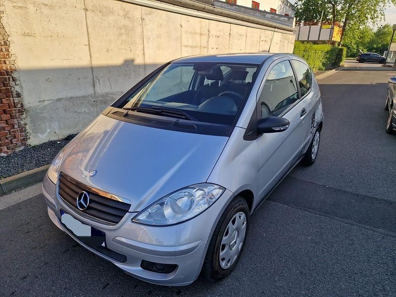 Grau Gebraucht 2004 Mercedes A160 Kleinwagen | 1.490 € - Bild 1/4