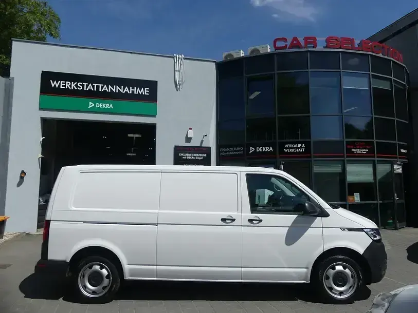 Gebraucht VW T7 204 PS (150 kW) 2024 Candyweiß Van